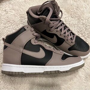 Nike Dunks High Black Moon Fossil Black